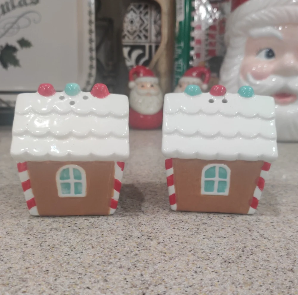 Rae Dunn Christmas Gingerbread House Salt‎ and Pepper Shaker Set